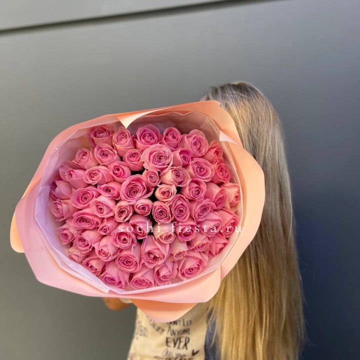55 розовых роз в Якутске