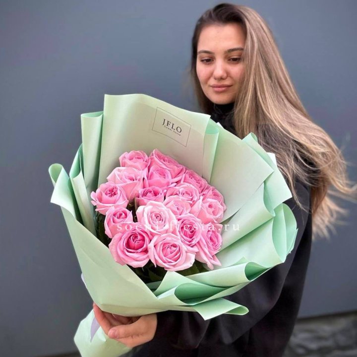 17 розовых роз в Якутске