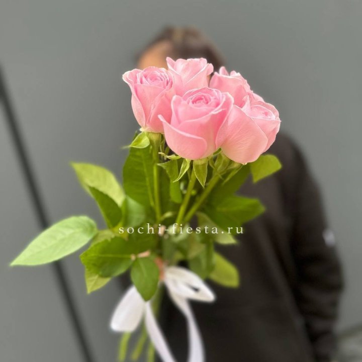 Букет 5 розовых роз  в Якутске