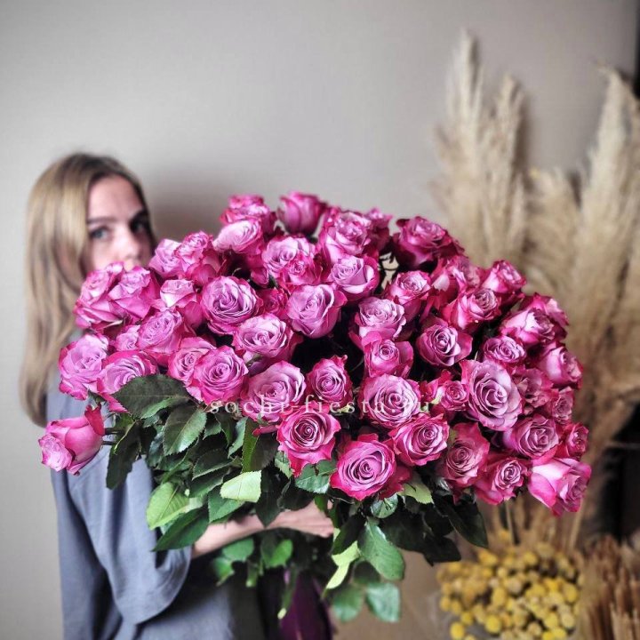 Охапка высоких роз Деп перпел в Якутске