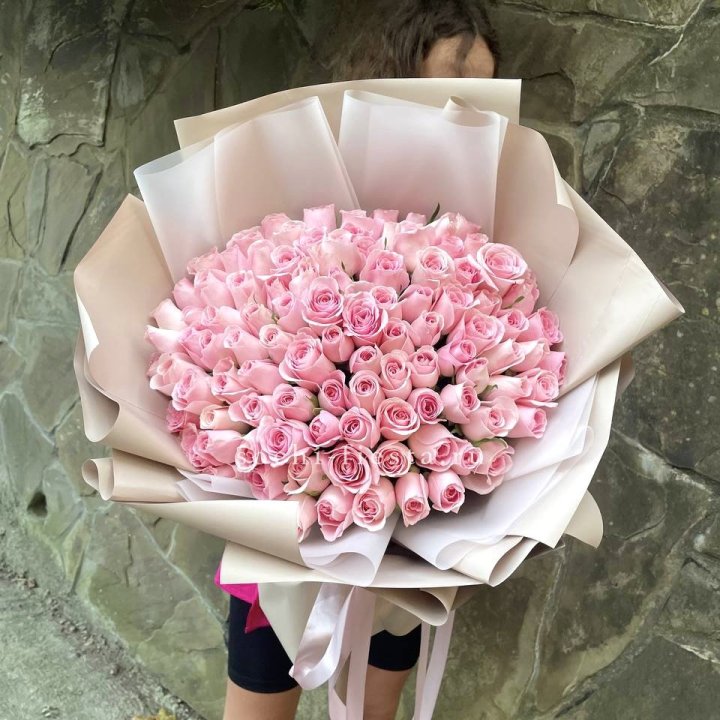 101 нежно-розовая роза Каролина  в Якутске