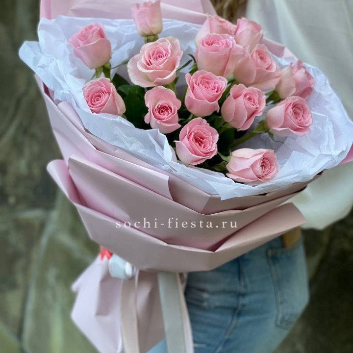 Розовые розы в авторском оформлении в Якутске