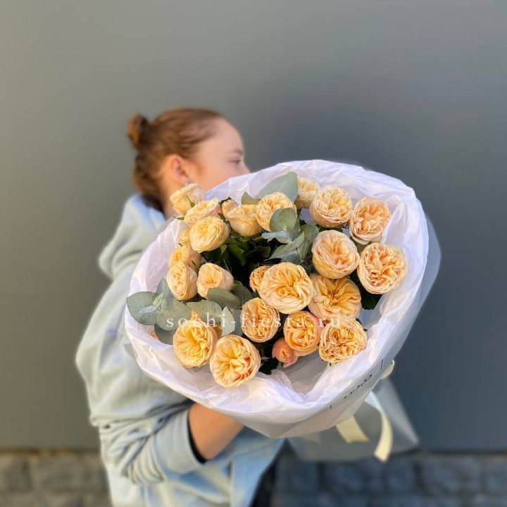 7 пионовидных роз в Якутске