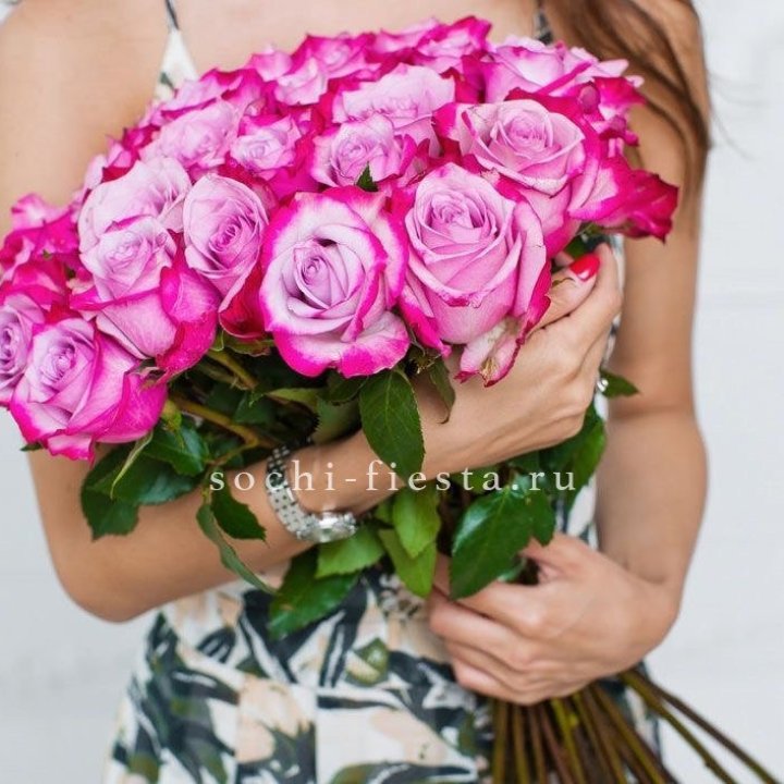 Букет высоких роз Ди перпел в Якутске