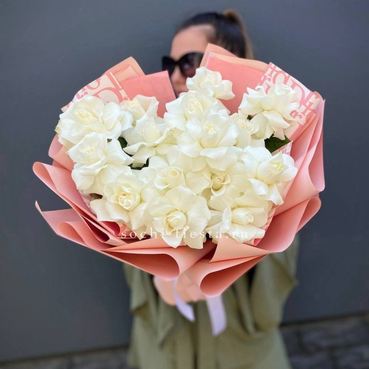 Белые розы "Аморе" в Якутске