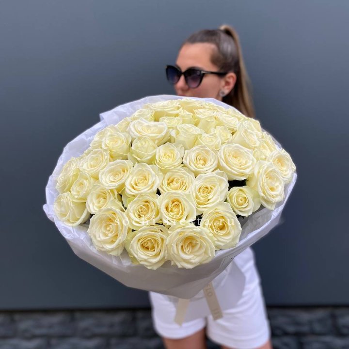 51 белая роза  в Якутске