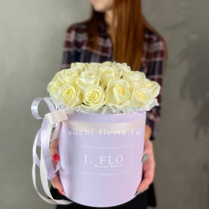 25 роз в цилиндре  в Якутске