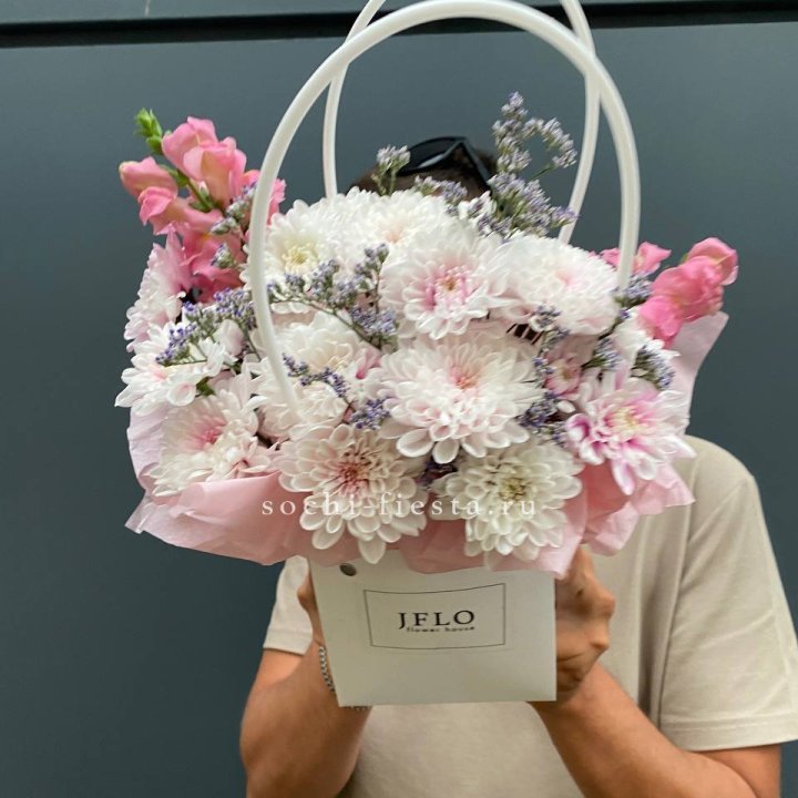 Сумочка из стойких цветов  в Якутске