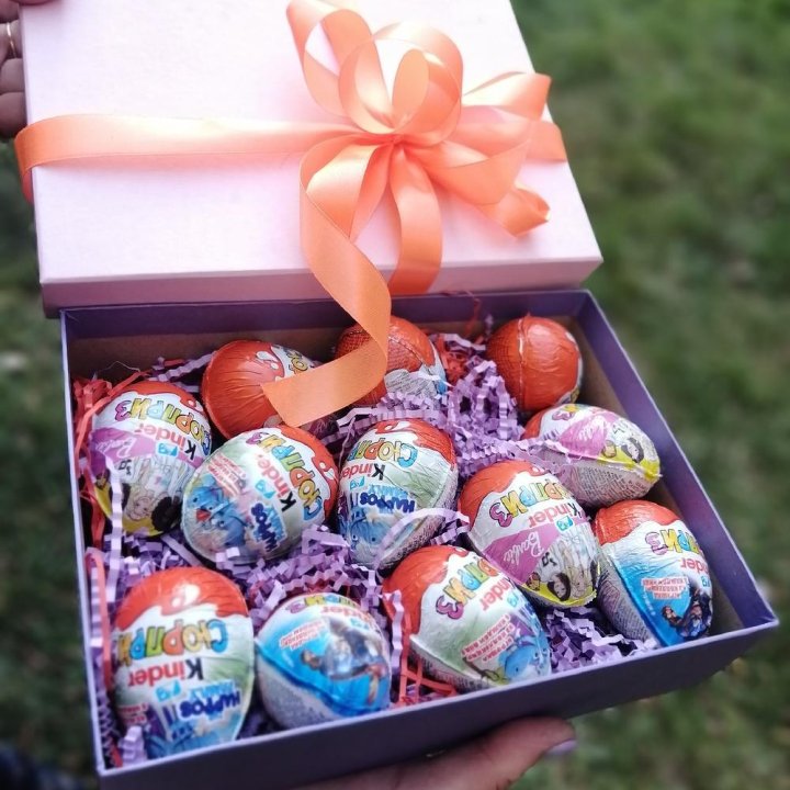 Коробка с киндерами в Якутске