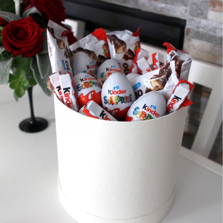 Коробка с киндерами  в Якутске