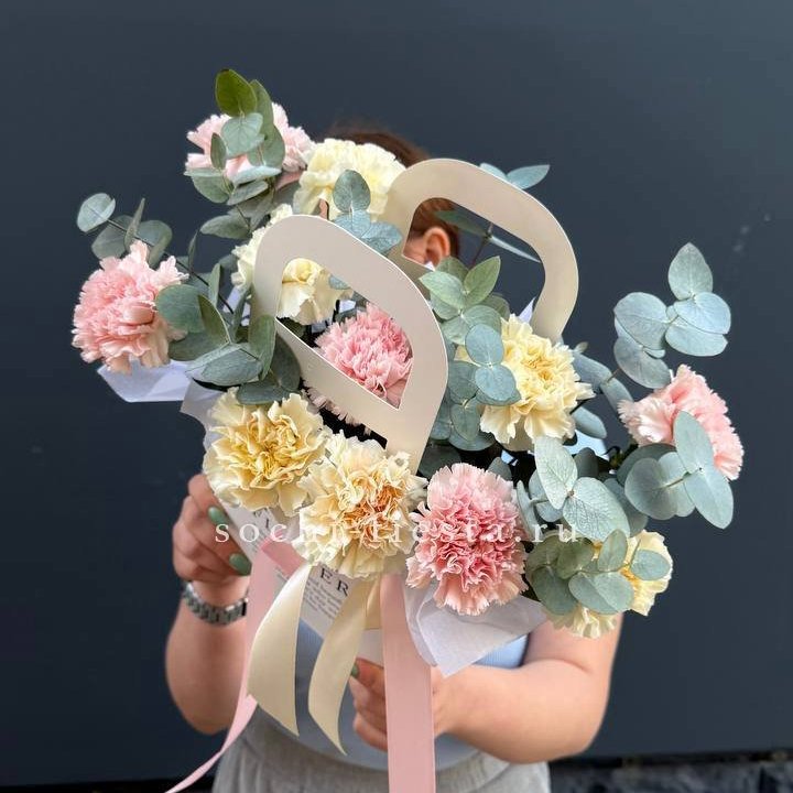 Сумочка из диантусов в Якутске