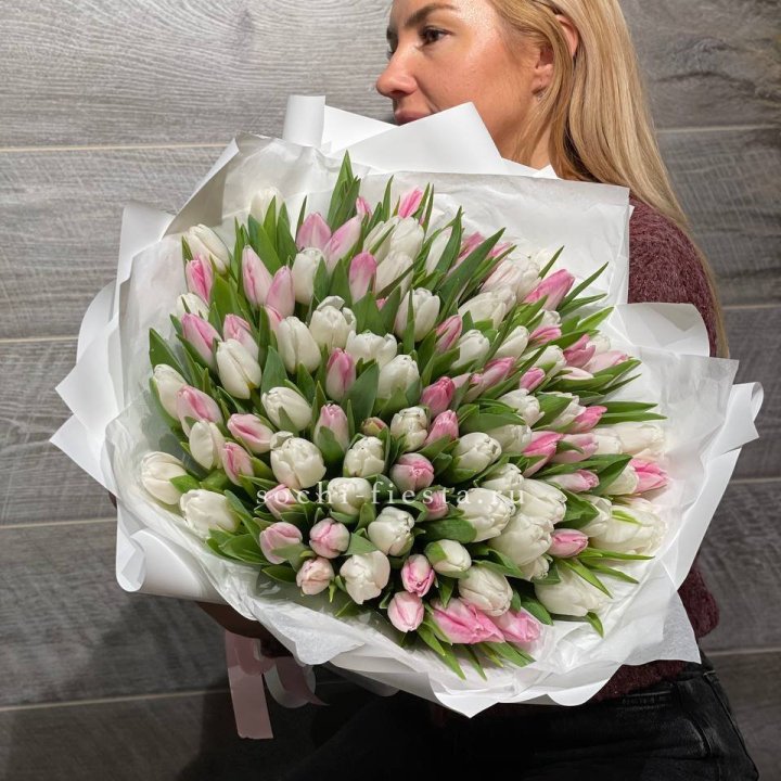 101 тюльпан нежный микс в Якутске