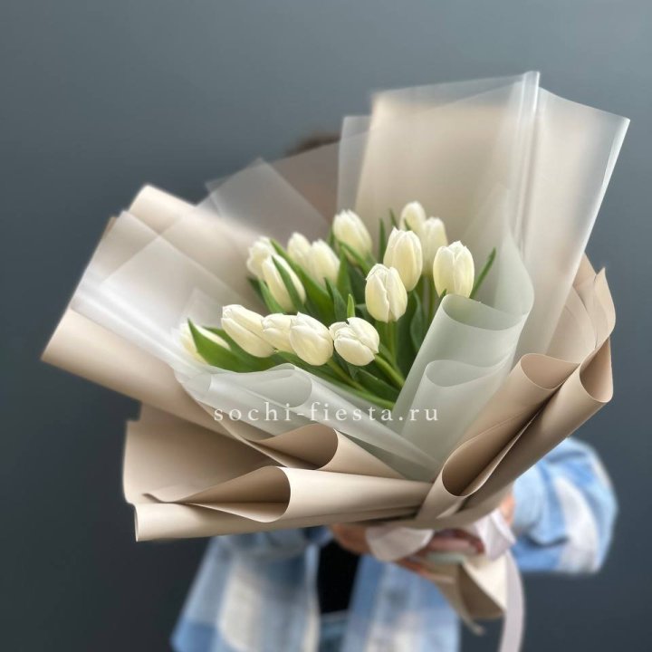 Букет из 15 белых тюльпанов в Якутске
