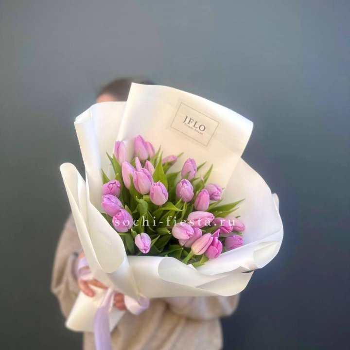 25 сиреневых тюльпанов в Якутске