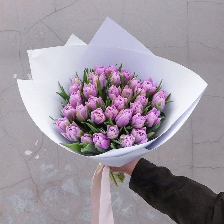 35 сиреневых тюльпанов в Якутске