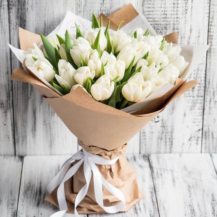 25 белых тюльпанов в Якутске