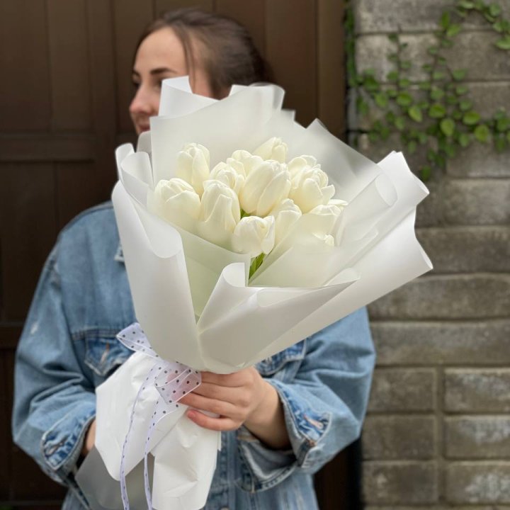 Букет белоснежных тюльпанов в Якутске