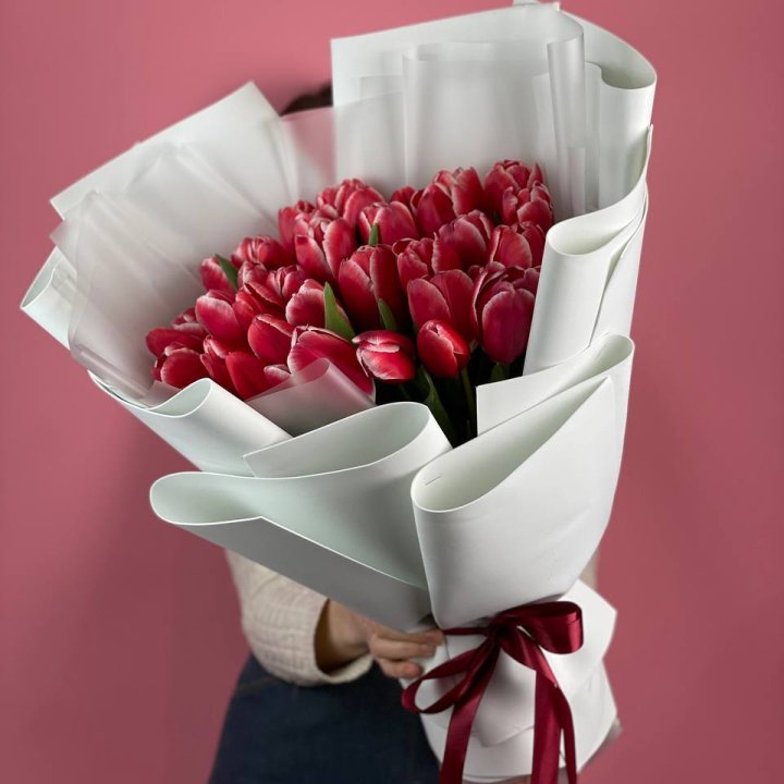 Букет красных тюльпанов в Якутске