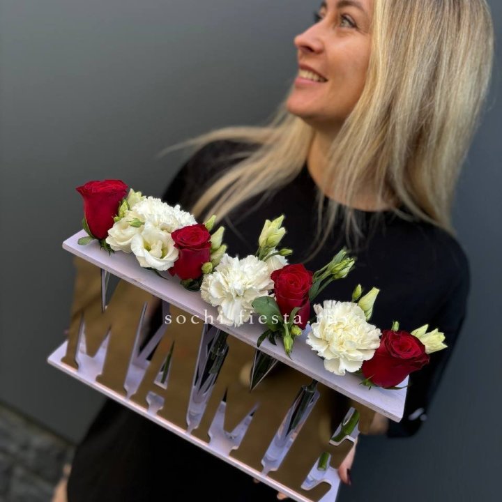 Бокс МАМЕ с цветами в Якутске